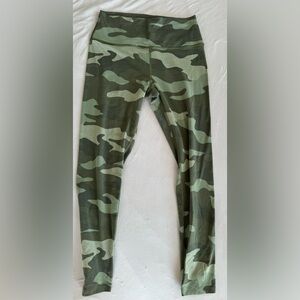 Victorias Secret PINK Camo Leggings